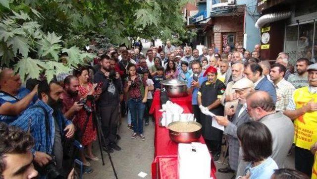 Hdp Eş Genel Başkanı Kemalbay, Tunceli de Aşure Dağıttı 1