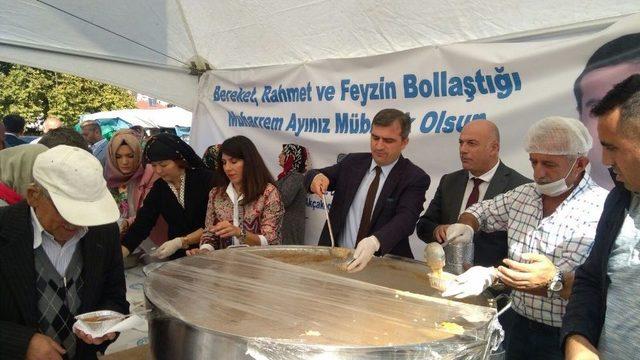 Başkan Yemenici Eşi İle Birlikte Aşure İkram Etti 1