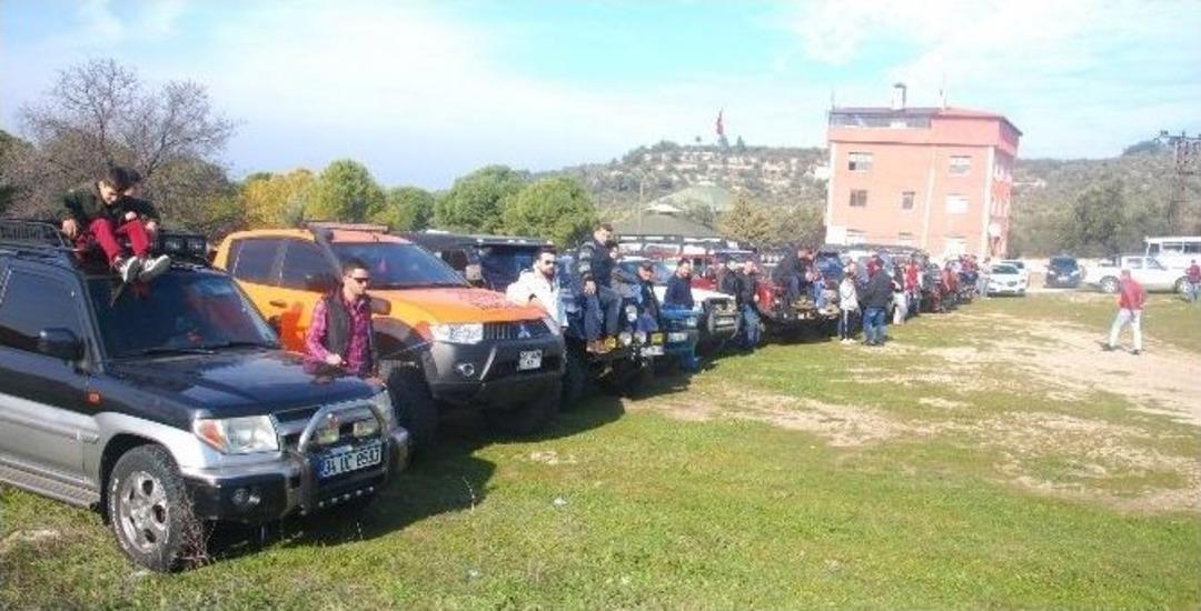(&ouml;zel Haber) Zeytin Tarlasını Off Road Parkuruna &Ccedil;evirdi