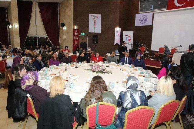 Başkan Yanılmaz, "toplumu İnşa Eden Kadındır" 1