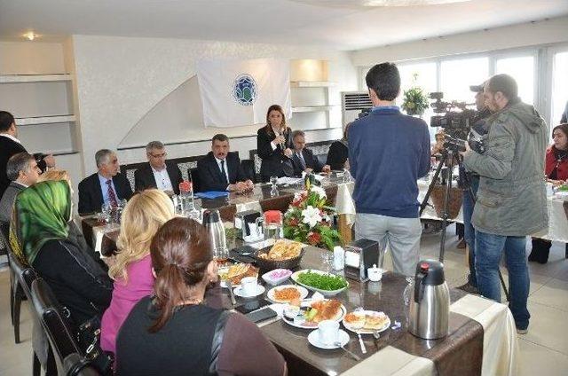 Battalgazi Belediyesi&rsquo;nden Kadınlara Kahvaltı 2