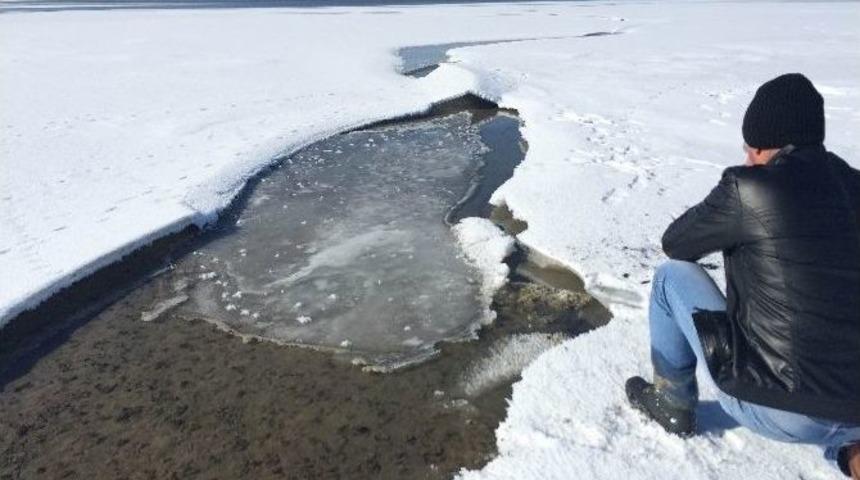 Er&ccedil;ek G&ouml;l&uuml;&rsquo;n&uuml;n Bir Kısmı Dondu