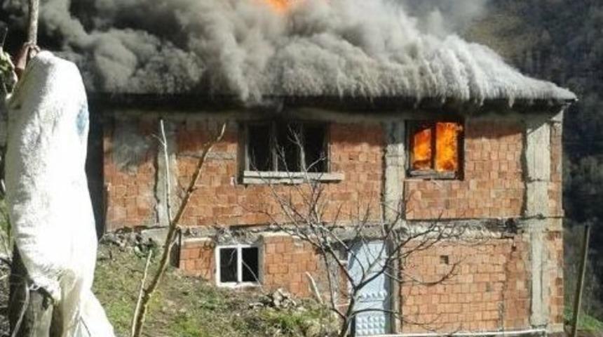 Giresun&rsquo;da Ev Yangını