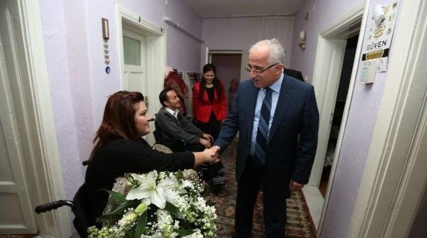 Vali Tuna&rsquo;dan &Ccedil;etin &Ccedil;iftine Ziyaret