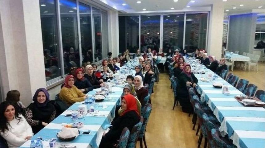 Ak Parti&rsquo;li Kadınlar Yemekte Buluştu