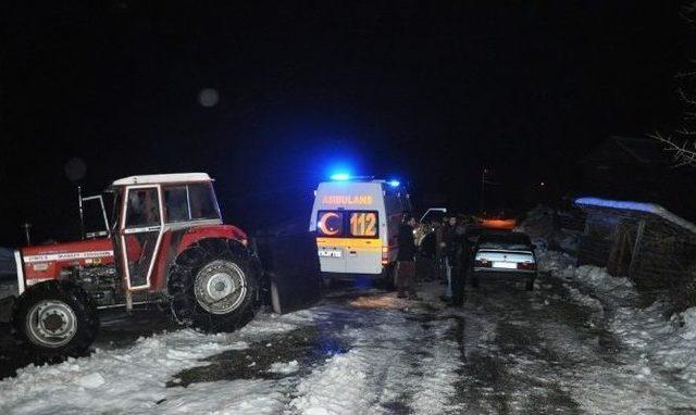 Bartın’da Hastayı Traktör İle Ambulansa Taşıdılar
