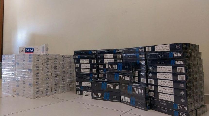 Van&rsquo;da Park Halindeki Kamyonette 3 Bin Paket Ka&ccedil;ak Sigara Ele Ge&ccedil;irildi