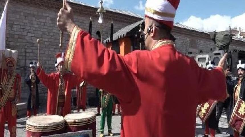 Polis Mehteran Takımı Taksim Meydanı'nda Konser Verdi