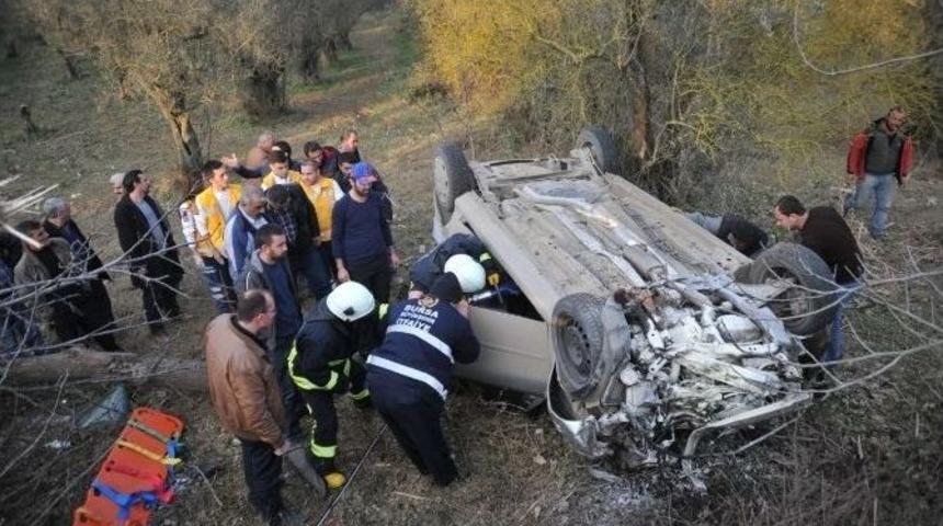 Ters D&ouml;nen Otomobilin İ&ccedil;inde Can Pazarı