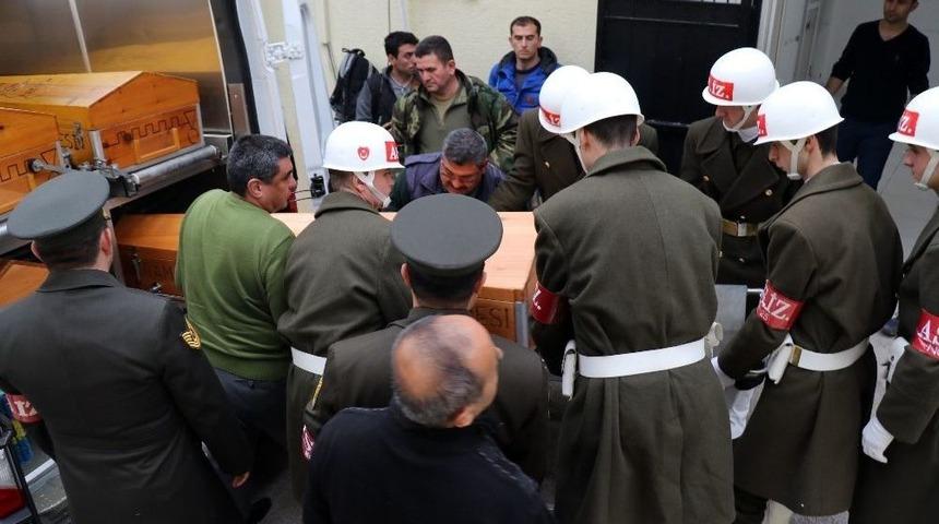 Şehitlerin Naaşı Gaziantep&rsquo;e Getirildi