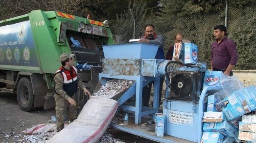 Sigaralar &Ccedil;&ouml;pe, Kutuları M&ouml;p&rsquo;e