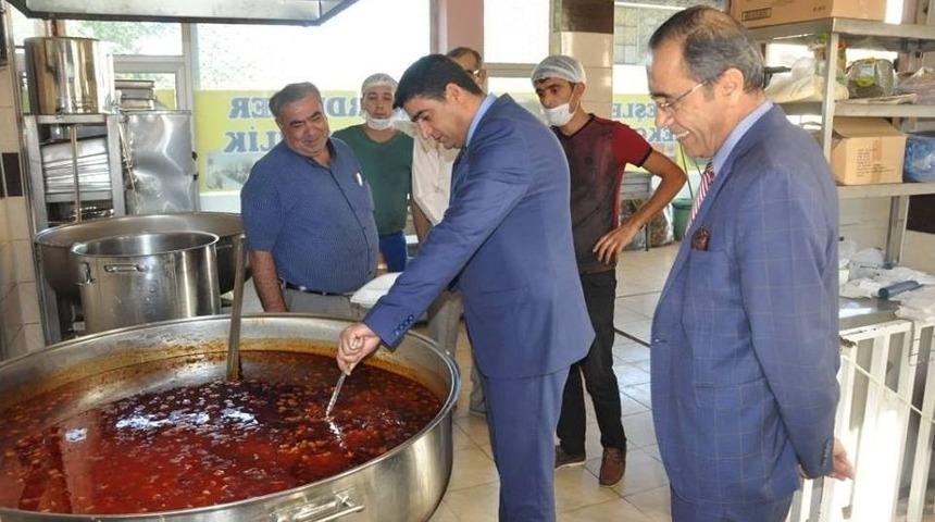 &Ouml;ğrenciler İ&ccedil;in Yemek Hazırlayan Yemek&ccedil;iler Denetlendi