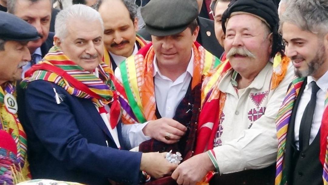 Başbakan&rsquo;ı Balıkesir&rsquo;de Atlı Ok&ccedil;ular Karşıladı