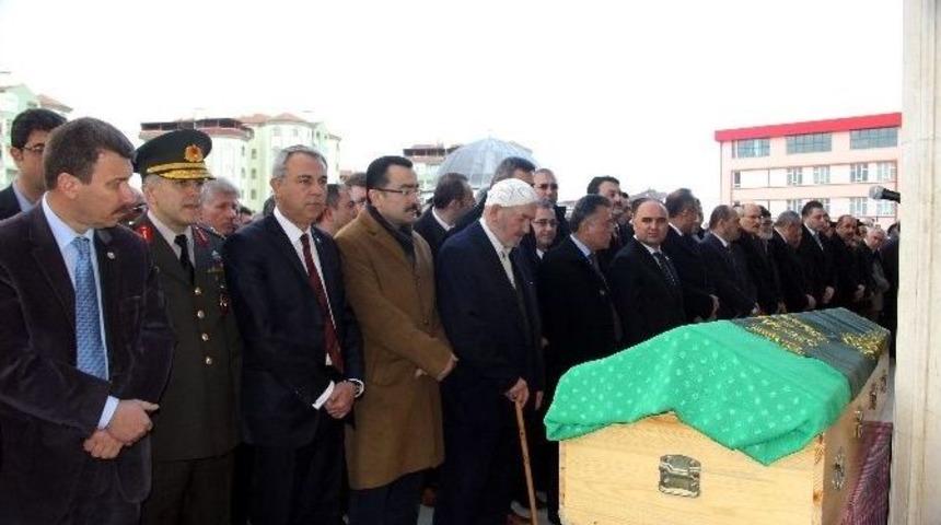 Mhp&rsquo;li Vekil &Ccedil;ınar, Annesini Son Yolculuğuna Uğurladı