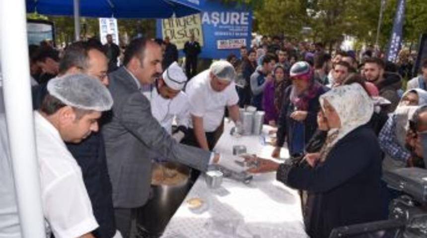 Sel&ccedil;uklu Gen&ccedil;lik Meclisi&rsquo;nden &Ouml;ğrencilere Aşure İkramı