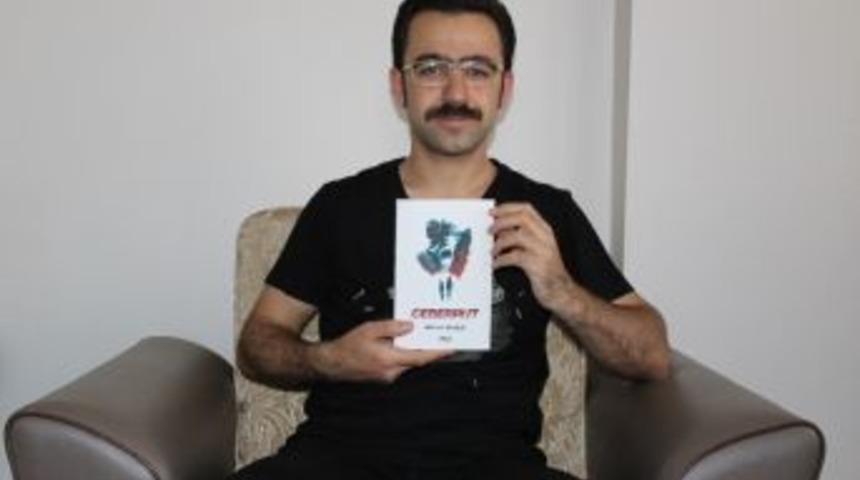 Ali &Ccedil;elik&rsquo;in &Uuml;&ccedil;&uuml;nc&uuml; Kitabı &lsquo;ceberrut&rsquo; &Ccedil;ıktı