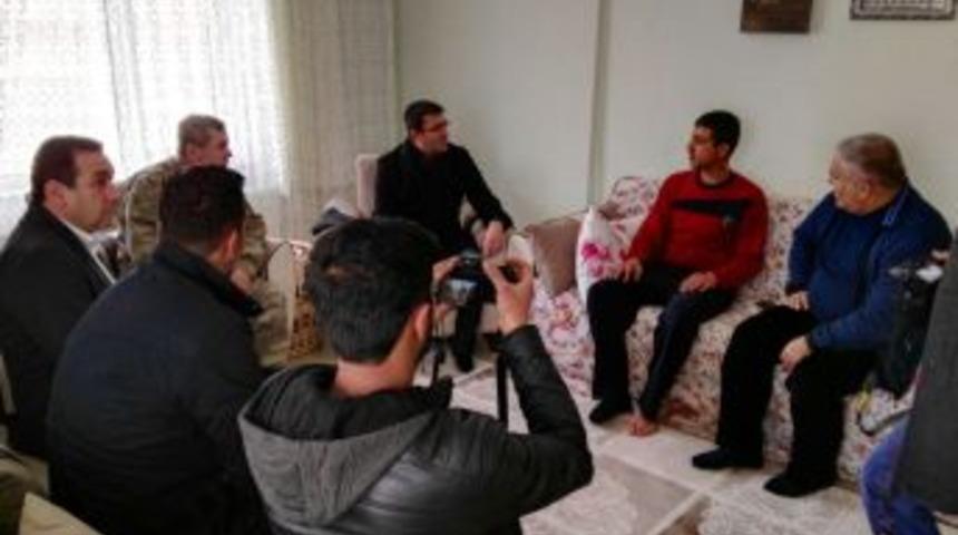 Afrin&rsquo;de Yaralanan Asker Baba Evine Getirildi