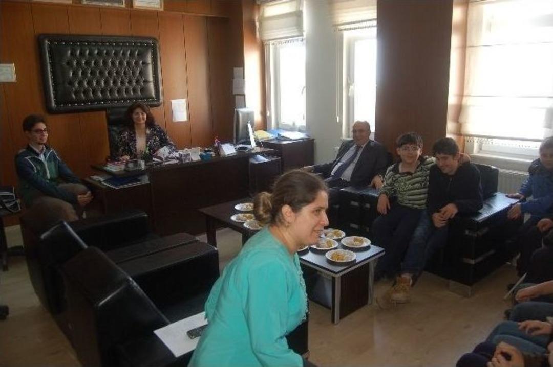 G&ouml;rme Engelliler İ&ccedil;in Kitap Okuyorlar