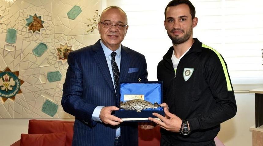 Başkan Erg&uuml;n Altın &Ccedil;ocukları Konuk Etti