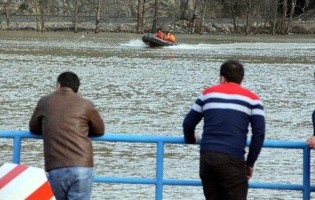 Filyos Çayı’nda Kaybolan Çocuğu Arama Çalışmaları Sürüyor