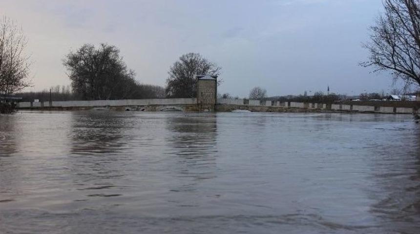 Edirne&rsquo;de Sel Ve Su Taşkını Nehirden G&ouml;r&uuml;nt&uuml;lendi