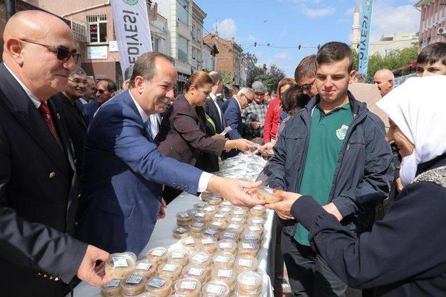 Edirne Belediyesi’nden Aşure İkramı