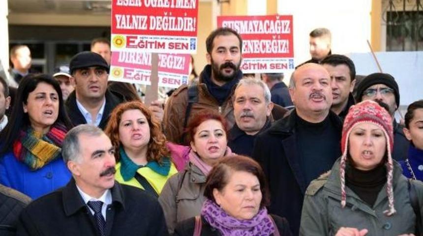 Gezi Eylemi Y&uuml;z&uuml;nden Meslekten Atılan &Ouml;ğretmen Hukuk M&uuml;cadelesi Veriyor