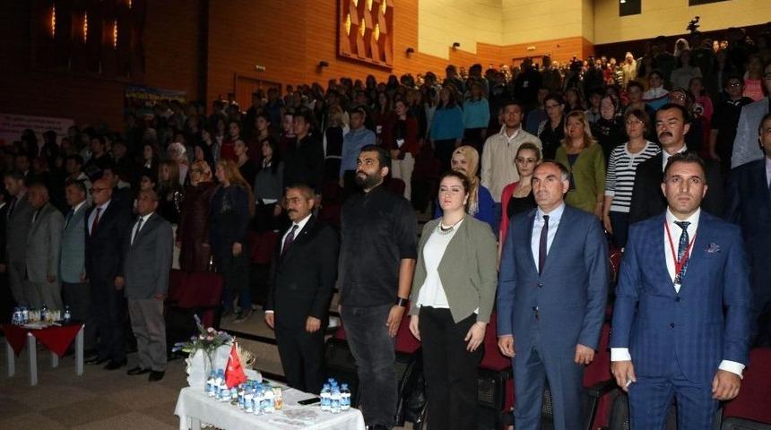 K&ouml;t&uuml; Alışkanlıkları Anlatmak İ&ccedil;in Şarkıların S&ouml;zlerini Değiştirdiler