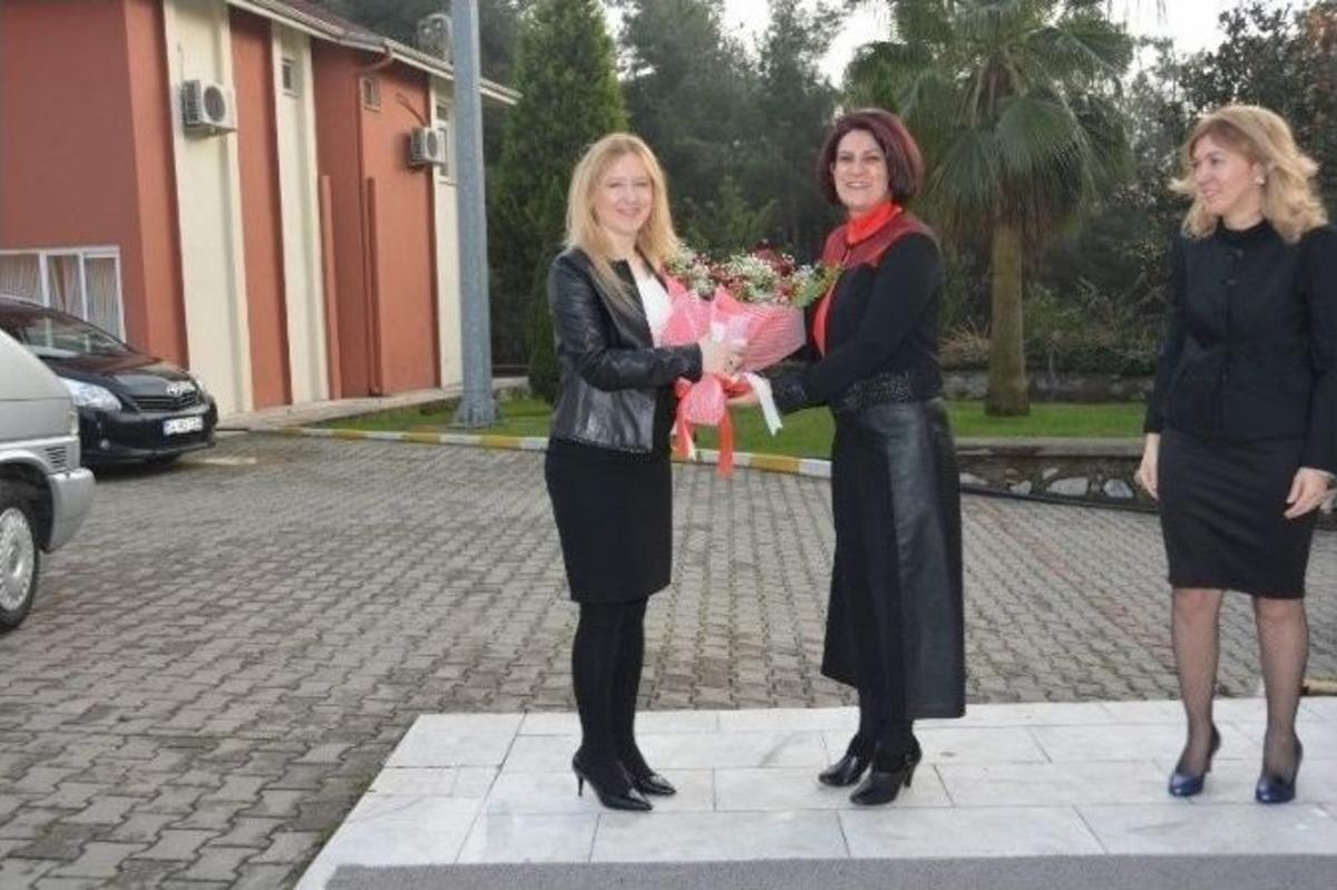 Polis Eşleri Dayanışma &Ccedil;ayında Bir Araya Geldi