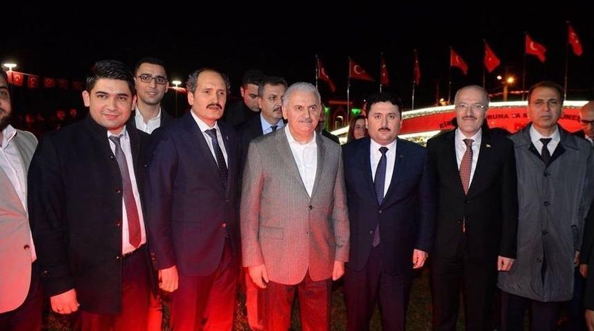 Başbakan Yıldırım, 15 Temmuz Şehitler Anıtı&rsquo;nı Ziyaret Etti