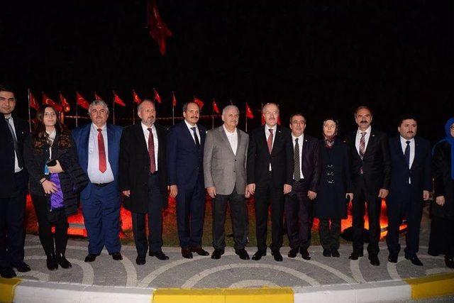 Başbakan Yıldırım, 15 Temmuz Şehitler Anıtı’nı Ziyaret Etti