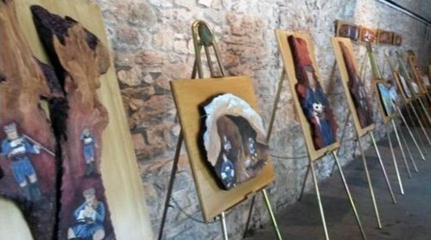 Doğada Topladığı Kayrak Taşlarını Sanat Eserine D&ouml;n&uuml;şt&uuml;rd&uuml;