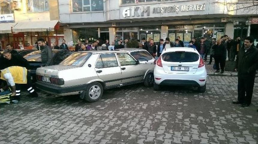 Direksiyon Başında Kalp Krizi Ge&ccedil;irdi, 2 Araca &Ccedil;arptı