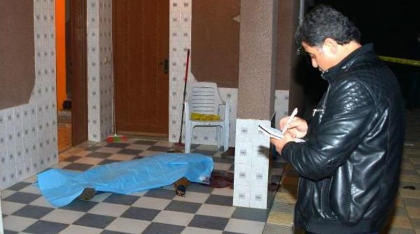 Evine Girmek Isteyen Tabancalı Adamı &Ouml;ld&uuml;rd&uuml;