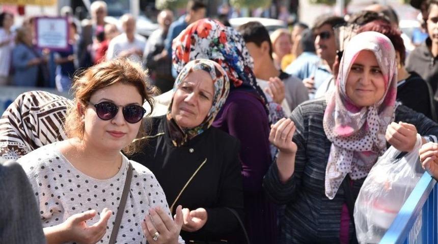 Manisa&rsquo;da 10 Bin Kişilik Aşure Dağıtıldı