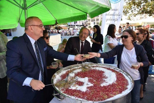 Manisa&rsquo;da 10 Bin Kişilik Aşure Dağıtıldı 1