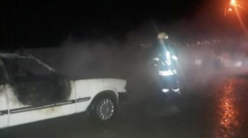 Motor Kısmı Tutuşan Lpg&rsquo;li Otomobil Alev Alev Yandı