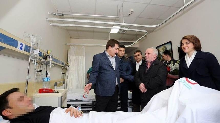 Bursa Valisi K&uuml;&ccedil;&uuml;k, Bombalı Saldırıda Yaralanan Polisi Ziyaret Etti