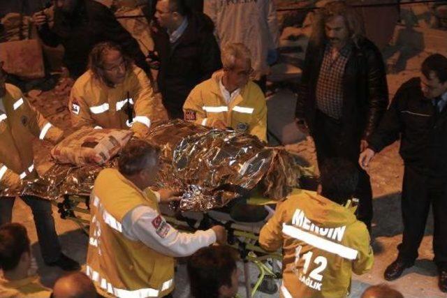 Mersin'de Iki Katli Bina Çöktü: 5 Kişi Kurtarıldı, Çok Sayıda Yaralı Var (2) - Yeniden