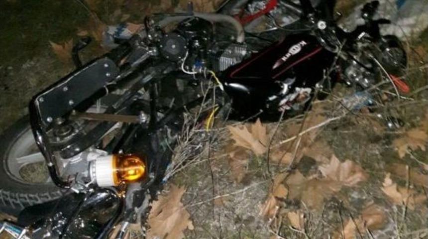 Otomobil Motosiklete &Ccedil;arptı: 2 Yaralı