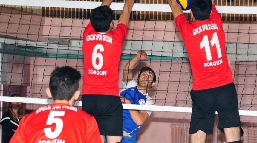Voleybol Erkeklerde Turu Sorgun Gen&ccedil;likspor Attı