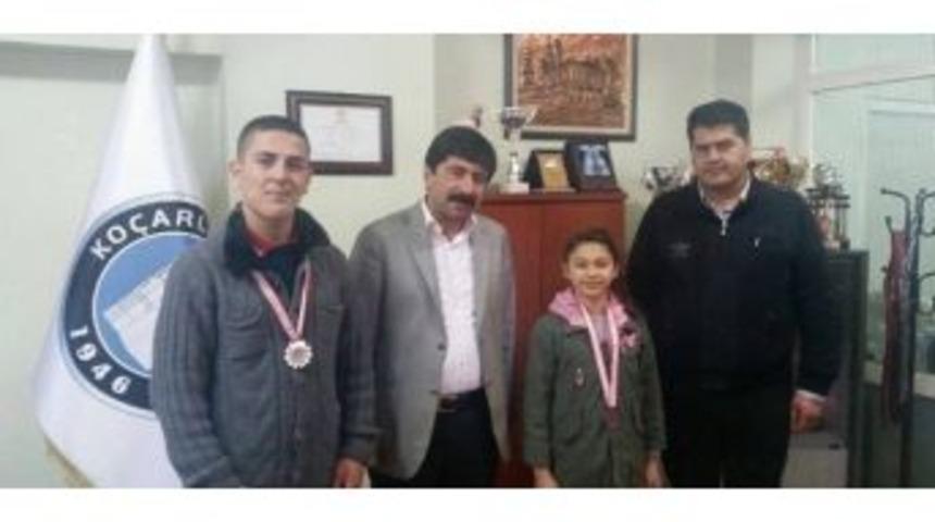 Dereceye Giren Sporculardan Başkan &Ouml;zt&uuml;rk&rsquo;e Ziyaret