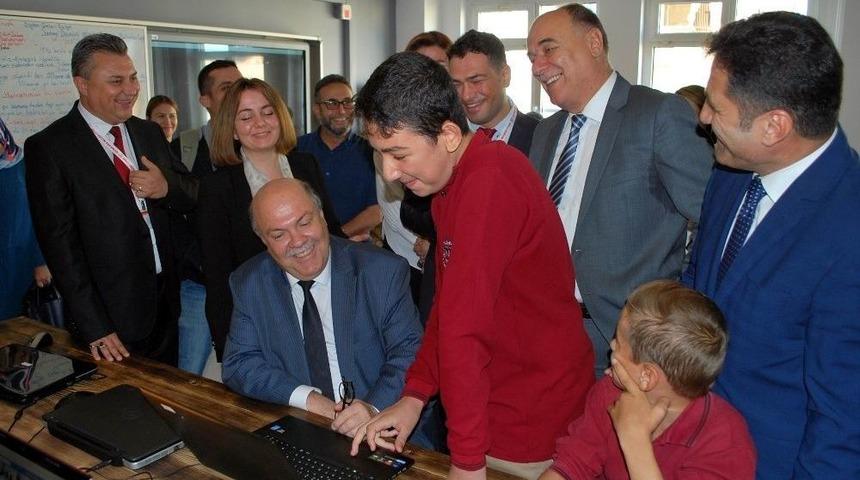 M&uuml;steşar Yardımcısı &Ccedil;olakoğlu K&uuml;&ccedil;&uuml;k Mucitleri Dinledi