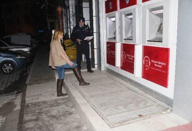 Atm&rsquo;den Para &Ccedil;ekmek İsterken Mazgaldan Boşluğa D&uuml;şt&uuml; 1