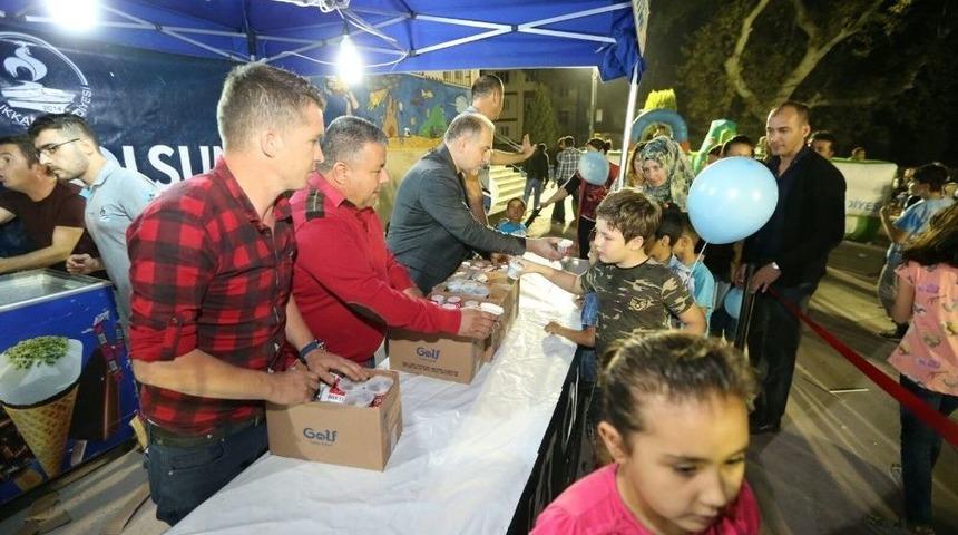 Eğlenceye Ailelerde Katılıyor