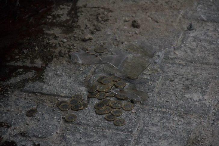 Yaşlı Adamdan Geriye, Sattığı Kuruyemiş Ve Bozuk Paralar Kaldı G4