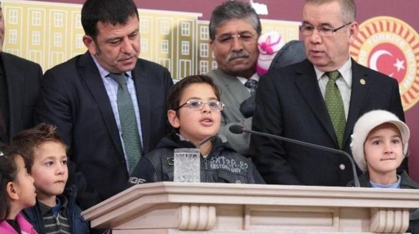 Chp&rsquo;li Ağbaba Işid Zulm&uuml;nden Ka&ccedil;an T&uuml;rkmenlerle Basın Toplantısı D&uuml;zenledi