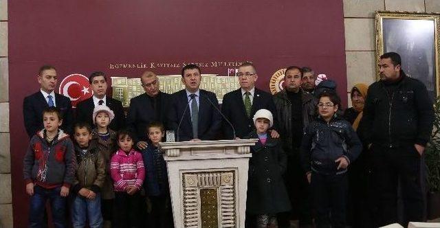 Chp&rsquo;li Ağbaba Işid Zulm&uuml;nden Ka&ccedil;an T&uuml;rkmenlerle Basın Toplantısı D&uuml;zenledi 2