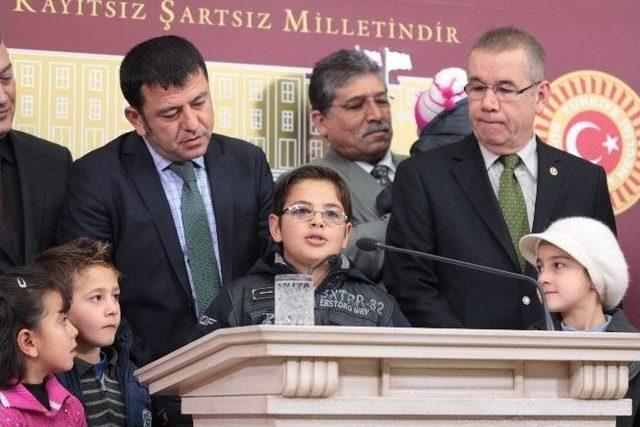 Chp&rsquo;li Ağbaba Işid Zulm&uuml;nden Ka&ccedil;an T&uuml;rkmenlerle Basın Toplantısı D&uuml;zenledi 3