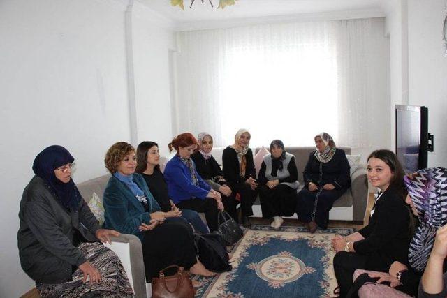 Vali Osman Kaymak&rsquo;ın Eşi Şehit Ailelerini Unutmadı 1